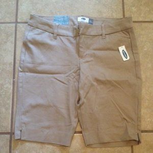 Old navy khaki bermuda shorts size 6
